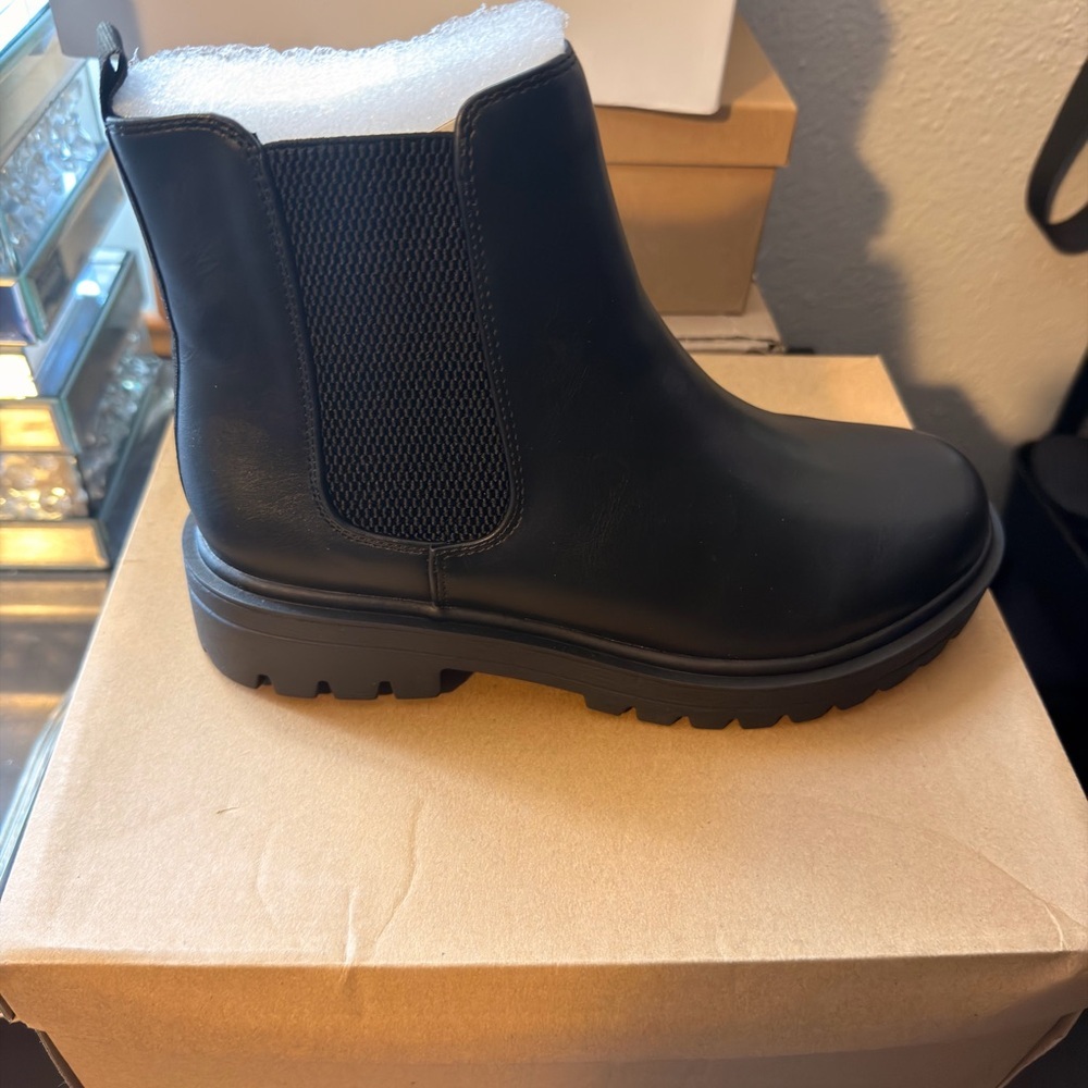 Classic Marco Republic "Philadelphia" Lug Sole Chelsea boot - Picture 5 of 6